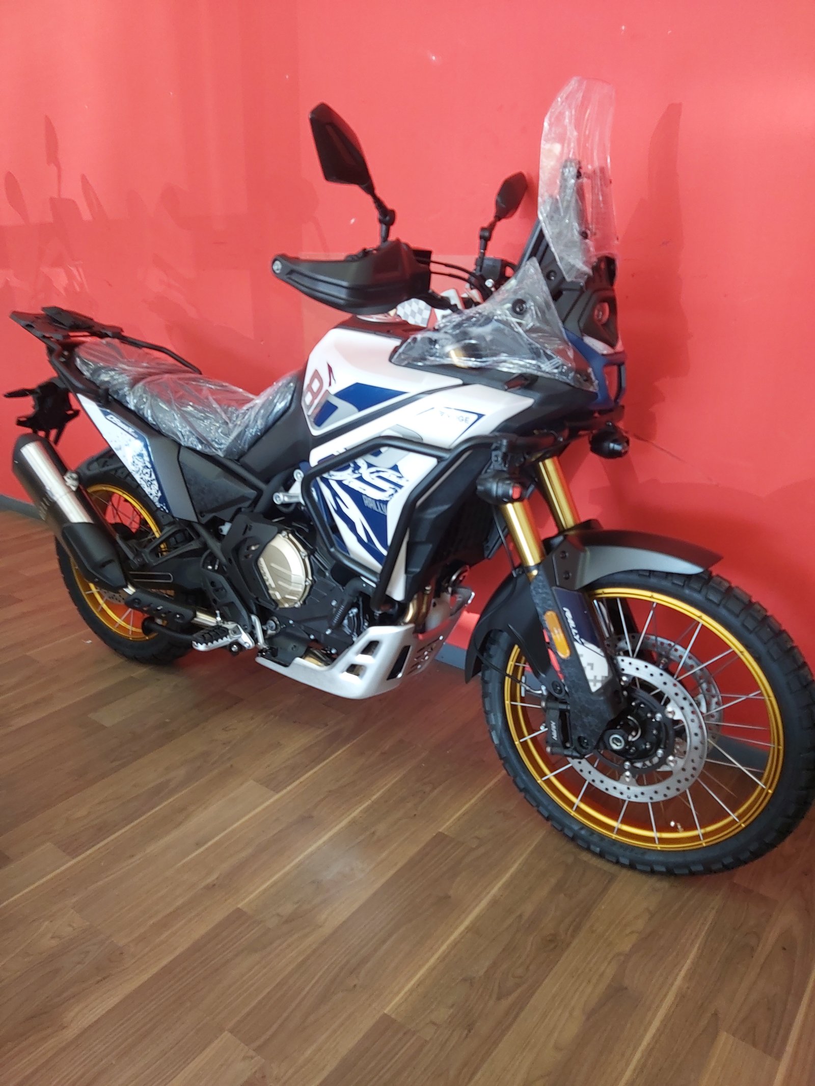 VOGE DS 800 X